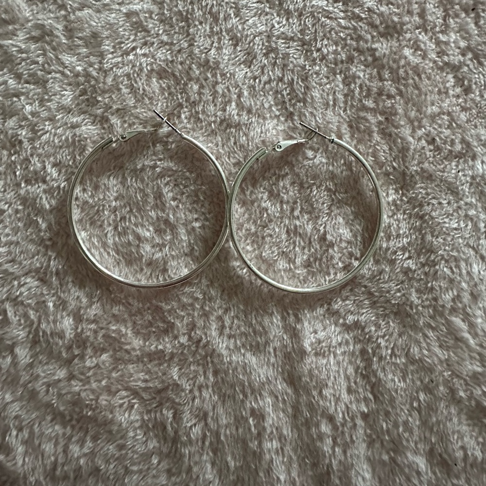 Earring - Picture 3 of 6